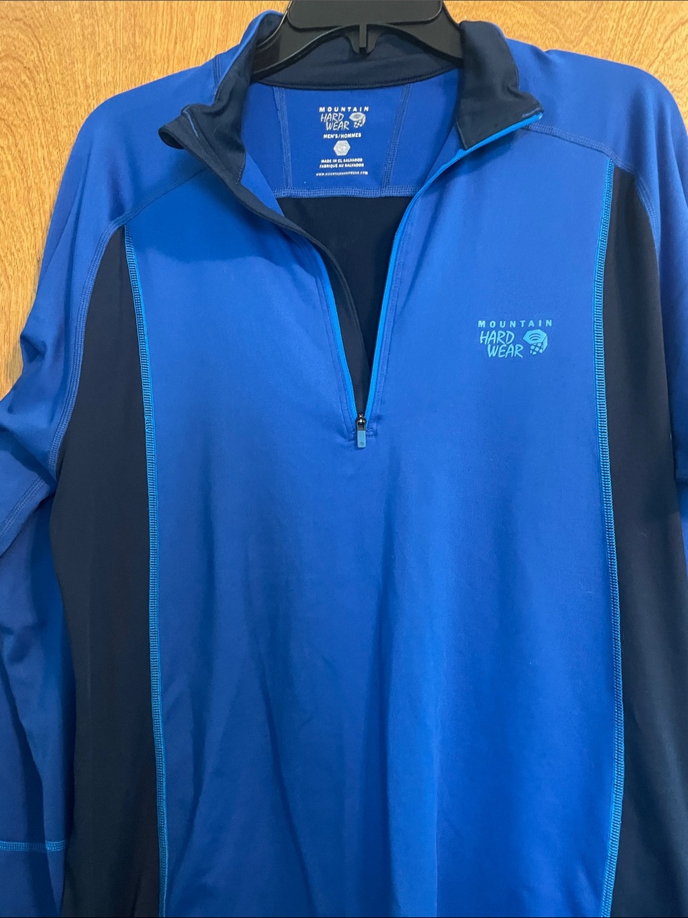 Mountain Hardwear Blue and Navy Quarter-Zip Performance Pullover